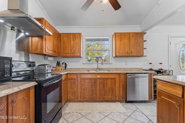 6 Davis Bayou Road, Ocean Springs, MS 39564