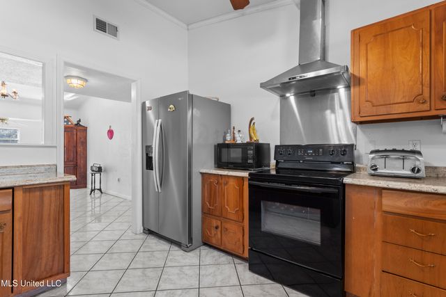 6 Davis Bayou Road, Ocean Springs, MS 39564