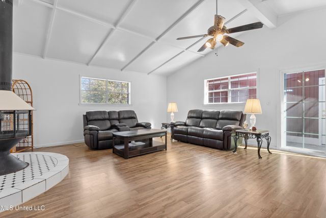 6 Davis Bayou Road, Ocean Springs, MS 39564