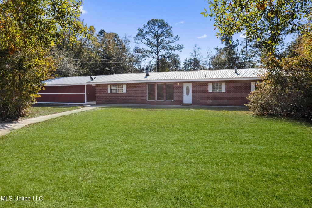 6 Davis Bayou Road, Ocean Springs, MS 39564