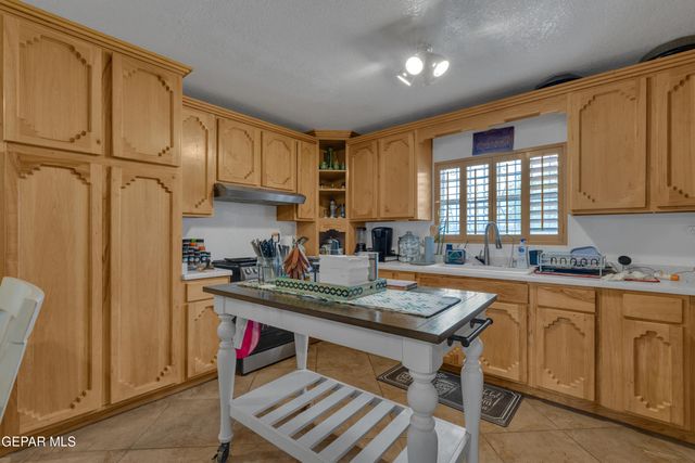 800 ALISON Drive, Socorro, TX 79927