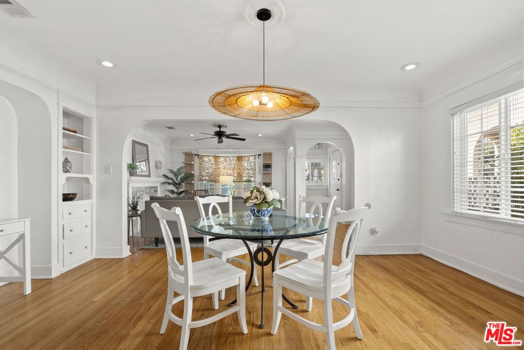 Image 15 of property listing at 1018 Havenhurst Drive, West Hollywood, CA 90046