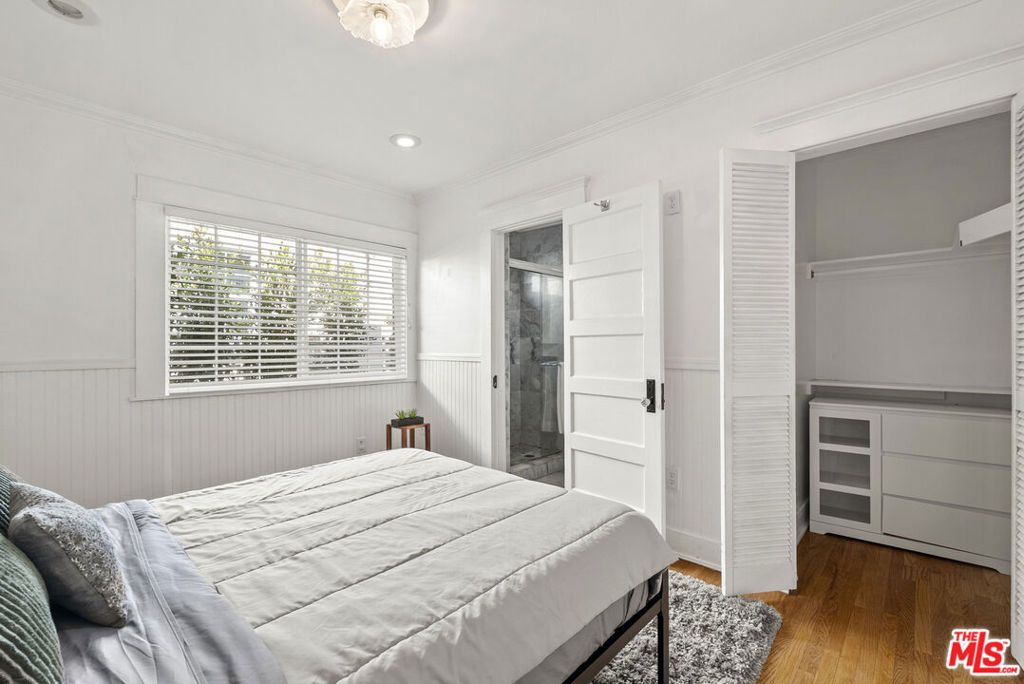 Image 20 of property listing at 1018 Havenhurst Drive, West Hollywood, CA 90046