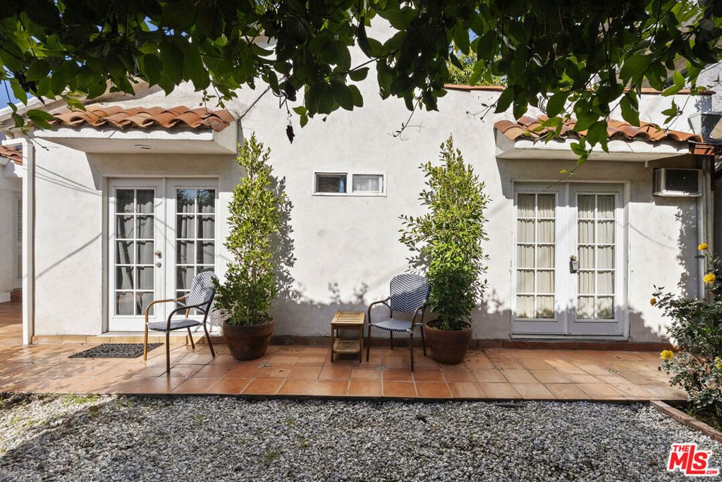 Image 32 of property listing at 1018 Havenhurst Drive, West Hollywood, CA 90046