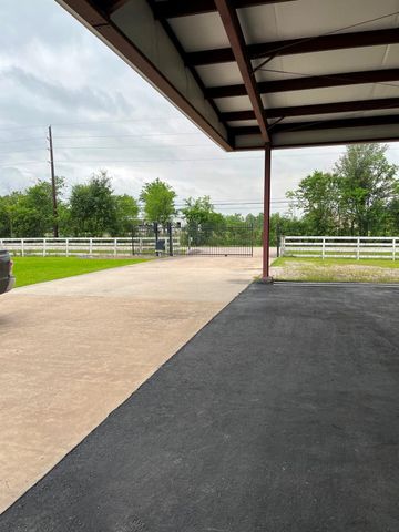 2415 Kenning Road, Crosby, TX 77532