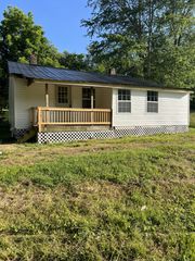30 Hill St, Hohenwald, TN 38462
