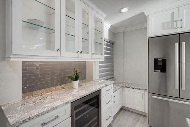 19 WHISPERING SANDS DRIVE 1105, Sarasota, FL 34242