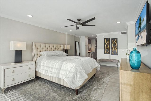 19 WHISPERING SANDS DRIVE 1105, Sarasota, FL 34242