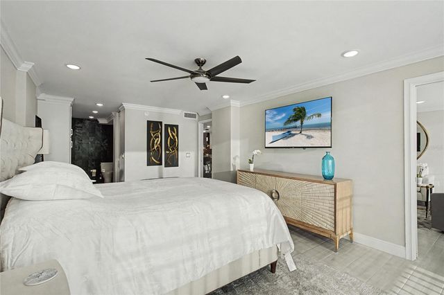 19 WHISPERING SANDS DRIVE 1105, Sarasota, FL 34242