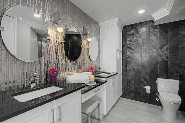 19 WHISPERING SANDS DRIVE 1105, Sarasota, FL 34242