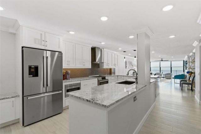 19 WHISPERING SANDS DRIVE 1105, Sarasota, FL 34242