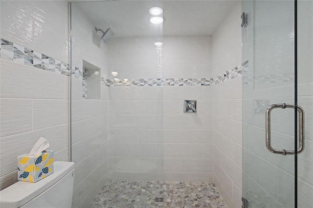 19 WHISPERING SANDS DRIVE 1105, Sarasota, FL 34242