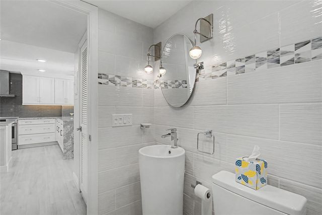 19 WHISPERING SANDS DRIVE 1105, Sarasota, FL 34242