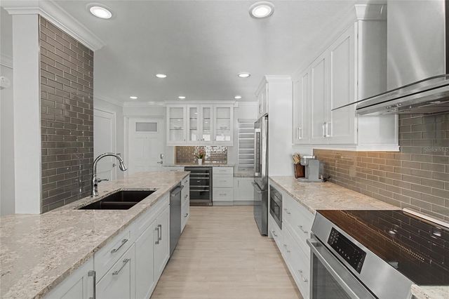 19 WHISPERING SANDS DRIVE 1105, Sarasota, FL 34242