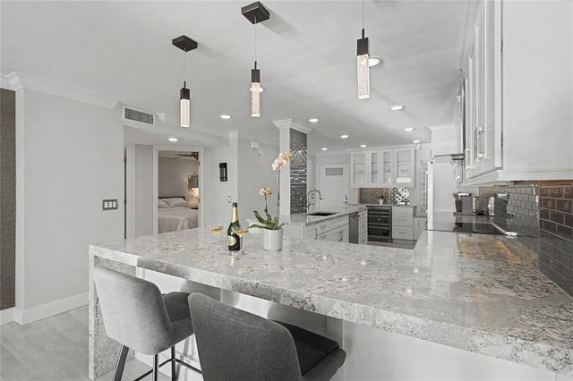 19 WHISPERING SANDS DRIVE 1105, Sarasota, FL 34242