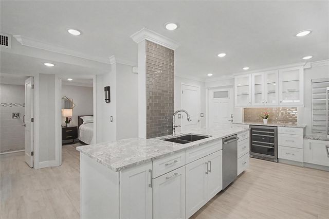 19 WHISPERING SANDS DRIVE 1105, Sarasota, FL 34242