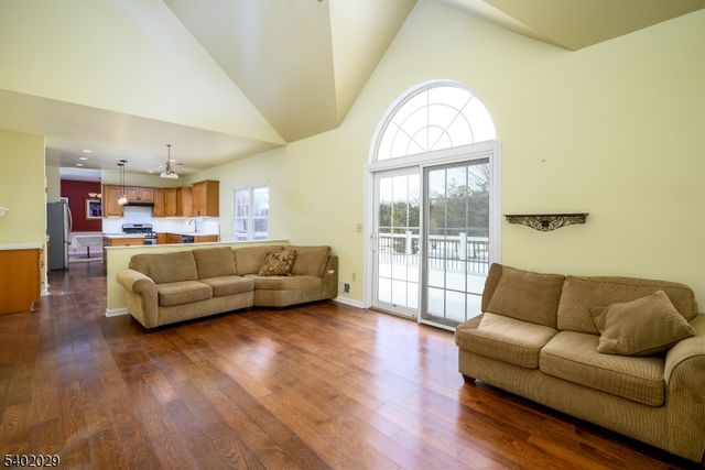 5 Clover Hills Dr, Franklin Twp., NJ 08873