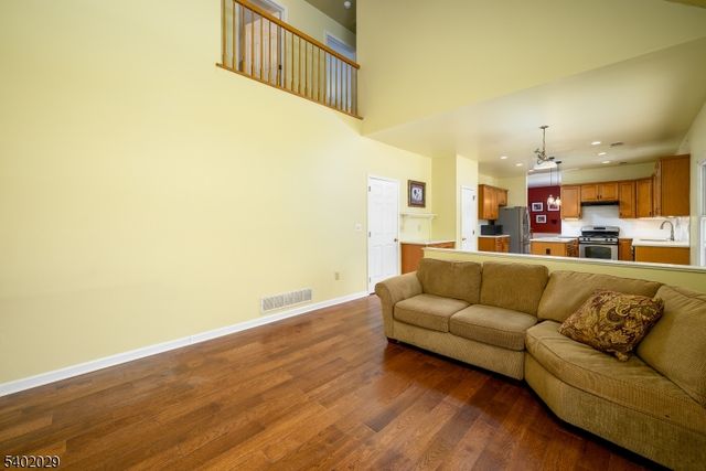 5 Clover Hills Dr, Franklin Twp., NJ 08873