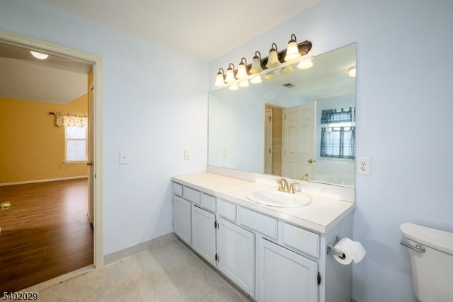 5 Clover Hills Dr, Franklin Twp., NJ 08873