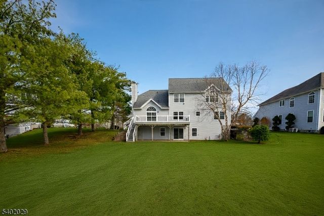 5 Clover Hills Dr, Franklin Twp., NJ 08873