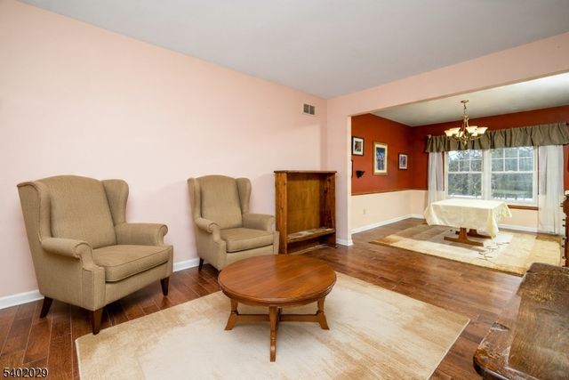 5 Clover Hills Dr, Franklin Twp., NJ 08873