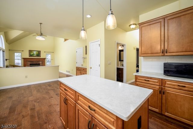 5 Clover Hills Dr, Franklin Twp., NJ 08873