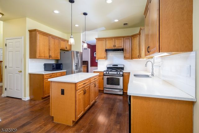 5 Clover Hills Dr, Franklin Twp., NJ 08873