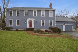 10 Berkeley Ln, Andover, MA 01810