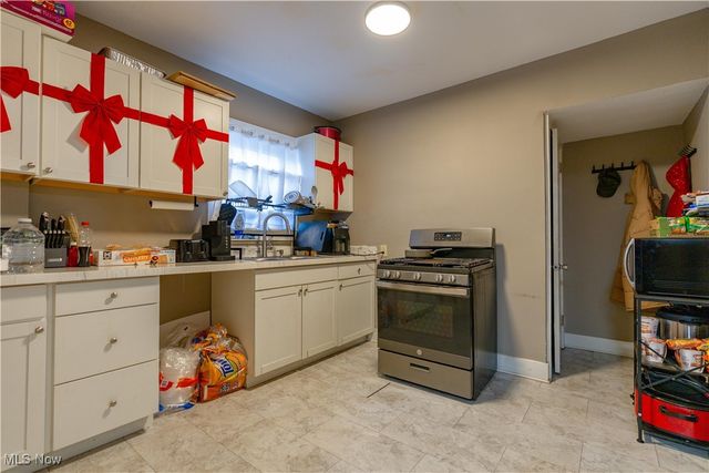 985 Bloomfield Avenue, Akron, OH 44302