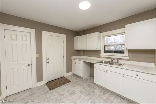 985 Bloomfield Avenue, Akron, OH 44302