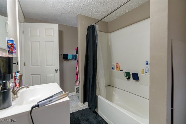 985 Bloomfield Avenue, Akron, OH 44302