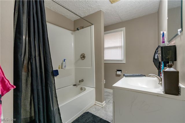 985 Bloomfield Avenue, Akron, OH 44302