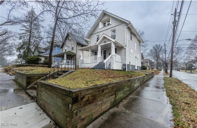 985 Bloomfield Avenue, Akron, OH 44302