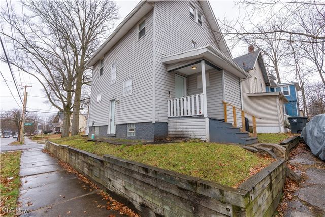 985 Bloomfield Avenue, Akron, OH 44302