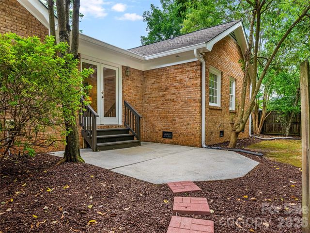 5020 Glenbrier Drive, Charlotte, NC 28212