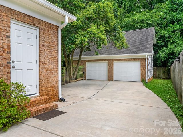 5020 Glenbrier Drive, Charlotte, NC 28212