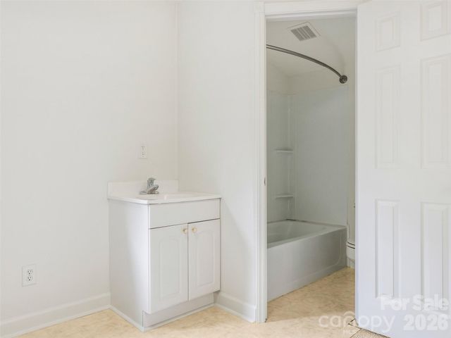5020 Glenbrier Drive, Charlotte, NC 28212