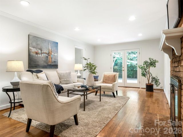 5020 Glenbrier Drive, Charlotte, NC 28212