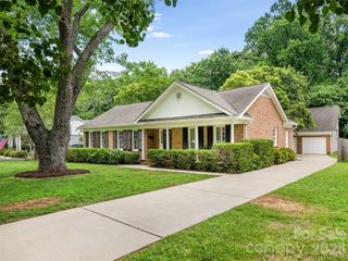 5020 Glenbrier Drive, Charlotte, NC 28212
