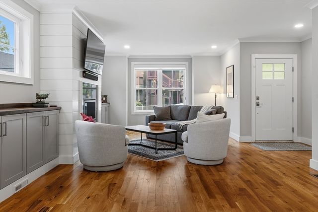 26 Neponset Ave 26, Boston, MA 02131