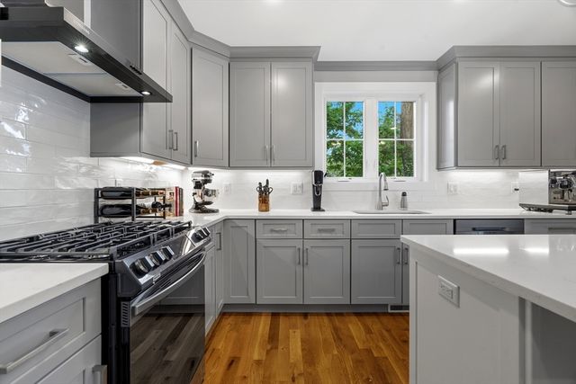 26 Neponset Ave 26, Boston, MA 02131