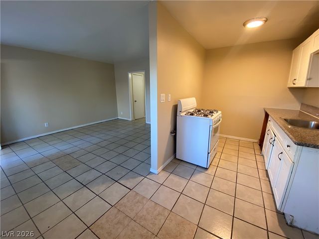 230 BOSTON Avenue 3, Las Vegas, NV 89102