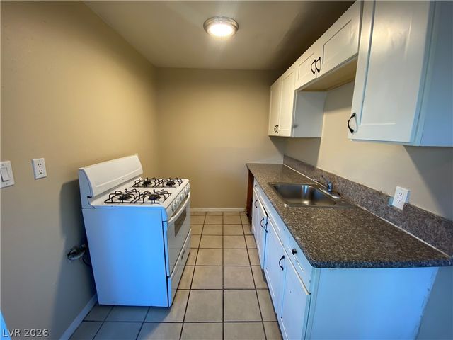 230 BOSTON Avenue 3, Las Vegas, NV 89102