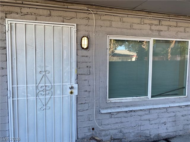 230 BOSTON Avenue 3, Las Vegas, NV 89102