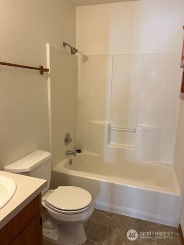 434 SE Stanford Pl, College Place, WA 99324