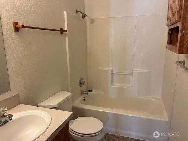 434 SE Stanford Pl, College Place, WA 99324