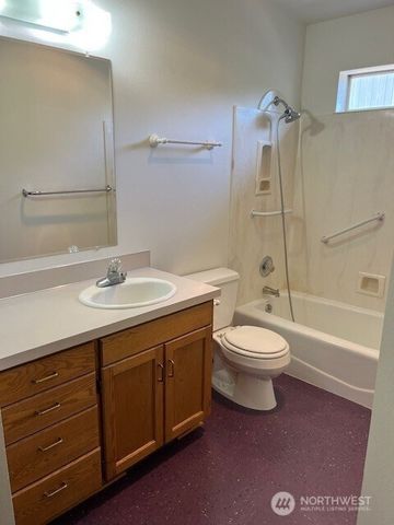 434 SE Stanford Pl, College Place, WA 99324