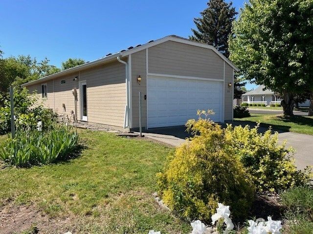 434 SE Stanford Pl, College Place, WA 99324