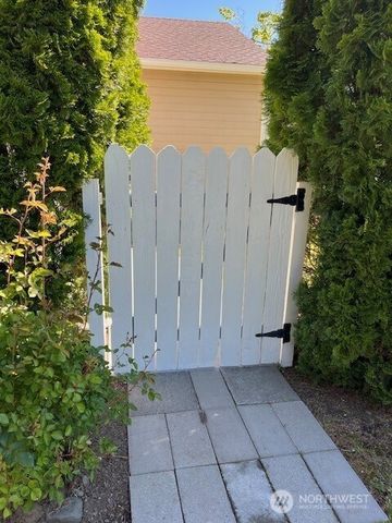 434 SE Stanford Pl, College Place, WA 99324