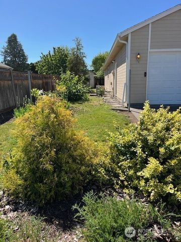 434 SE Stanford Pl, College Place, WA 99324